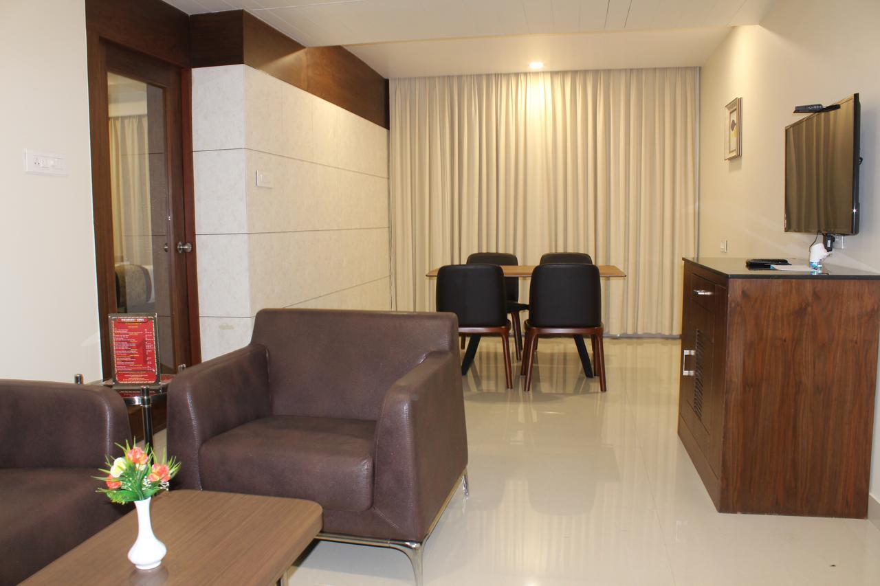 Hotel Grand Gayathri Khammam Exteriér fotografie
