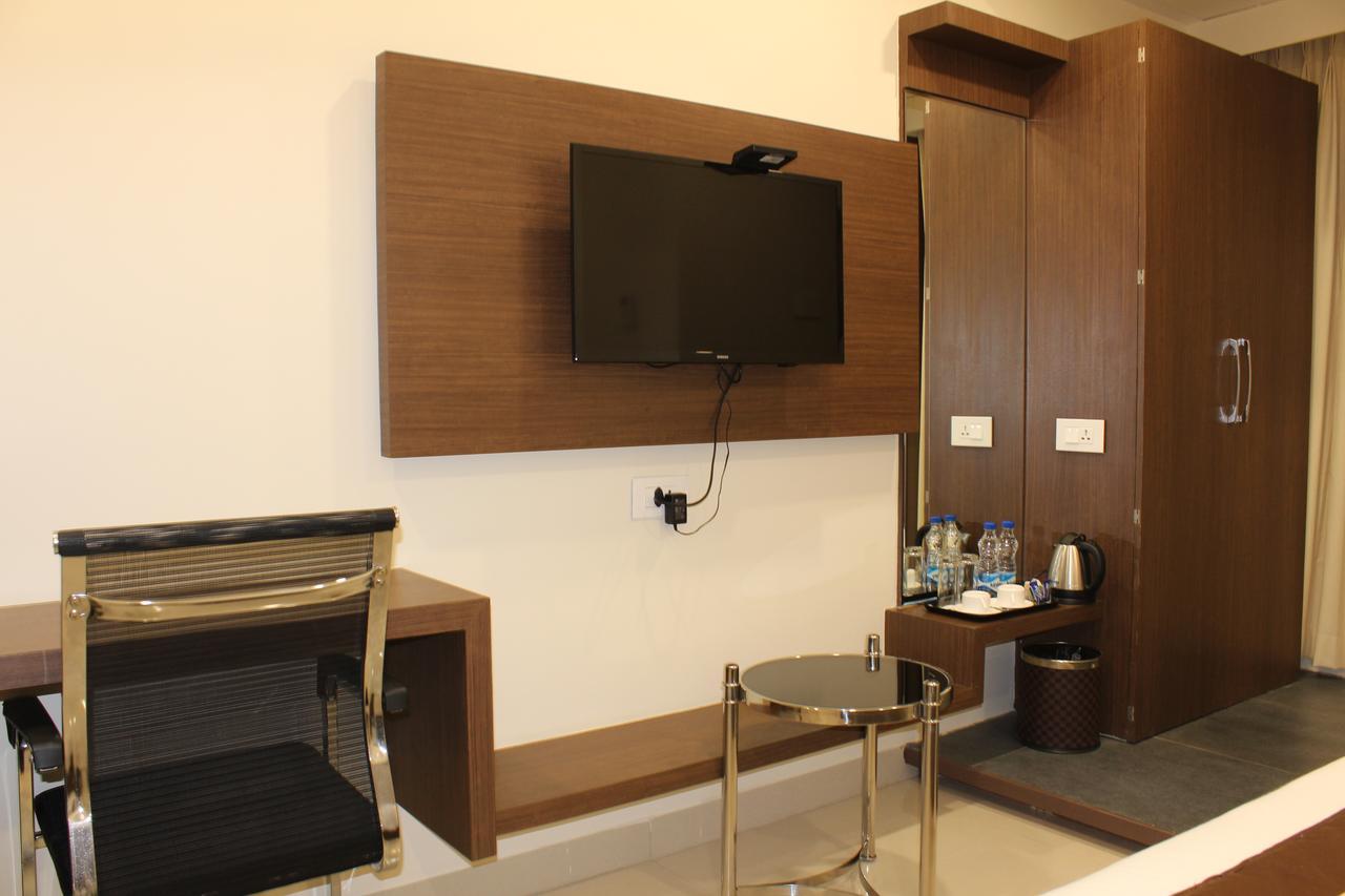 Hotel Grand Gayathri Khammam Exteriér fotografie