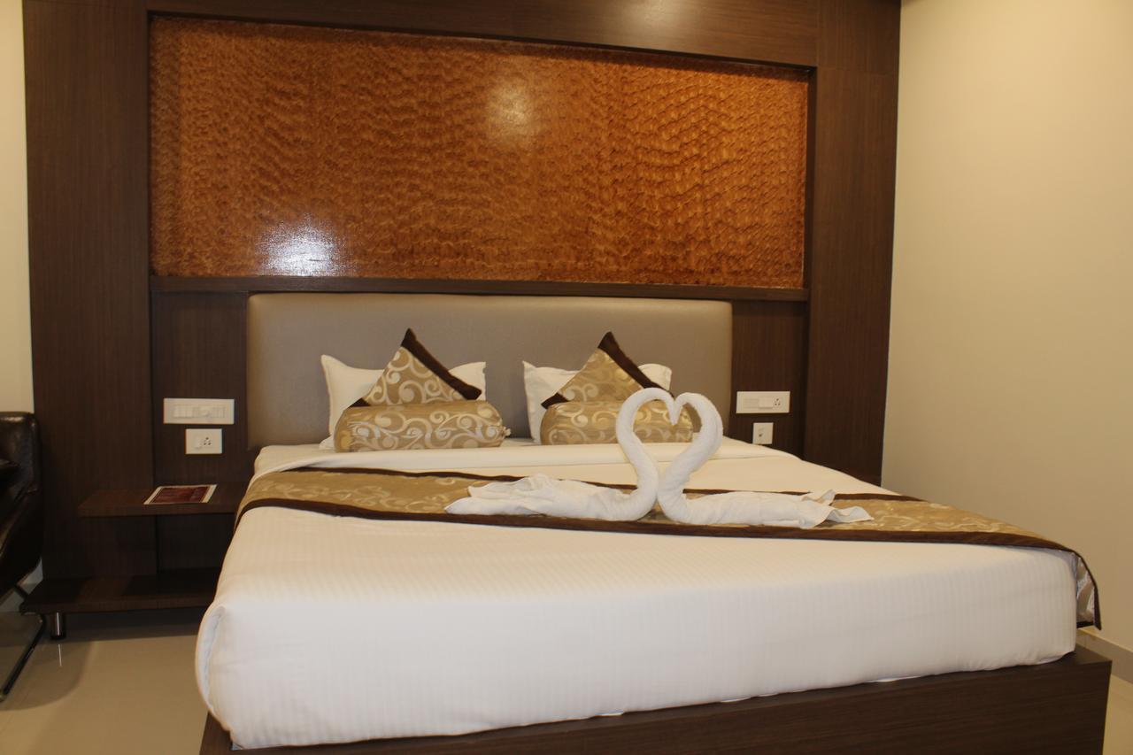 Hotel Grand Gayathri Khammam Exteriér fotografie