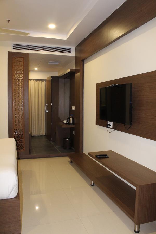Hotel Grand Gayathri Khammam Exteriér fotografie