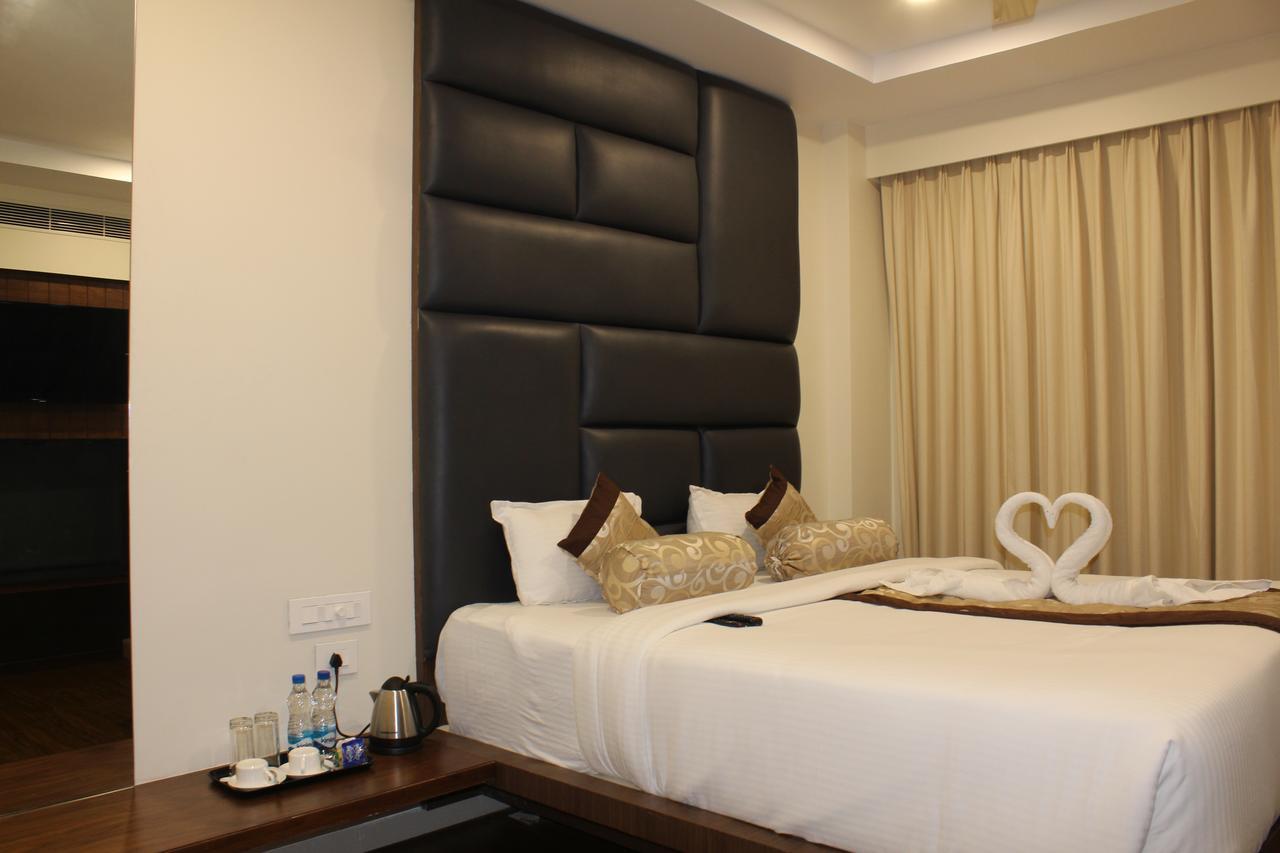 Hotel Grand Gayathri Khammam Exteriér fotografie