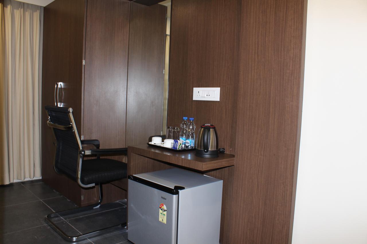 Hotel Grand Gayathri Khammam Exteriér fotografie
