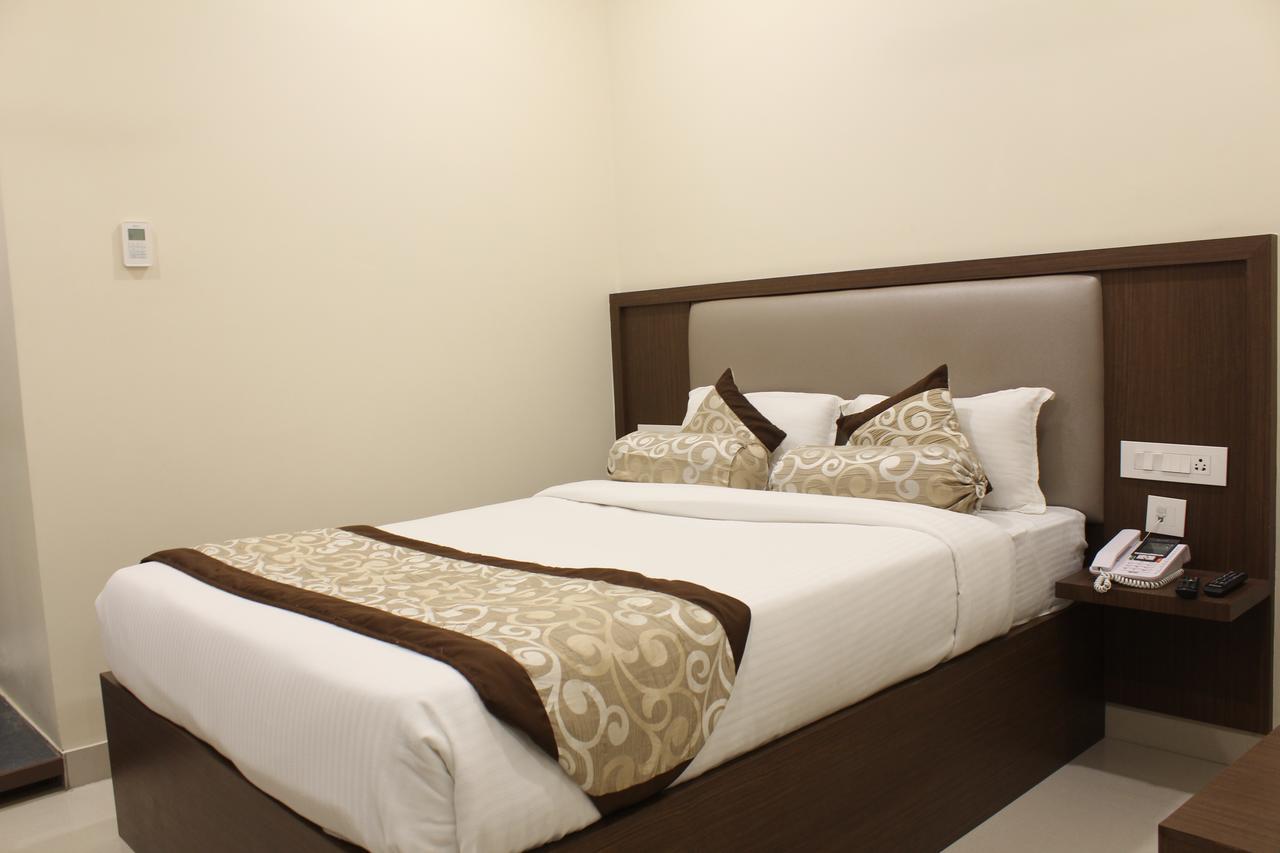Hotel Grand Gayathri Khammam Exteriér fotografie