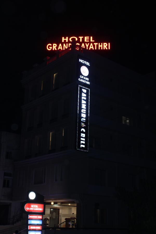 Hotel Grand Gayathri Khammam Exteriér fotografie
