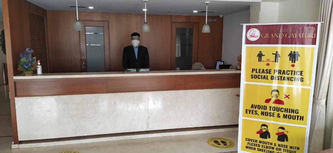 Hotel Grand Gayathri Khammam Exteriér fotografie